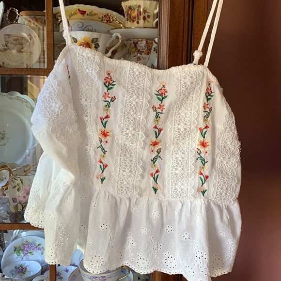 SHEIN Tops - Adorable eyelit lace crop top with ruffles and embroidery on the front. EUC.